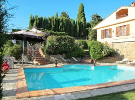 Хотел снимка: Ruffoli Villa Sleeps 10 Pool WiFi