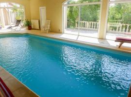 Фотография гостиницы: Teyran Villa Sleeps 8 Pool Air Con WiFi