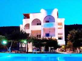 Foto do Hotel: Sesi Villa Sleeps 26 Pool Air Con WiFi