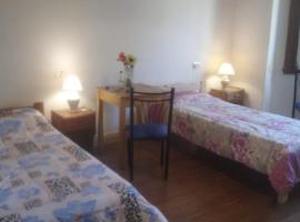 A picture of the hotel: Habitac compartida Flores