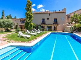 Фотография гостиницы: Castellar del Valles Villa Sleeps 10 Pool WiFi