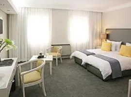 Hollow on the Square City Hotel