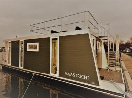 Foto di Hotel: Cozy floating boatlodge "Maastricht".