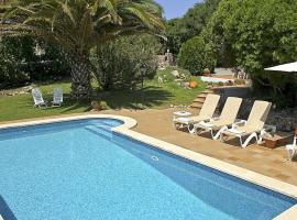 מלון צילום: Alaior Villa Sleeps 8 Pool WiFi