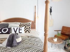 Фотография гостиницы: Blanc Bohemian Chic 3 bedrooms & DIY breakfast (ARTpartment BOHO)