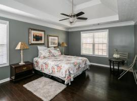 รูปภาพของโรงแรม: Chic Elegant Home near Atlanta Airport