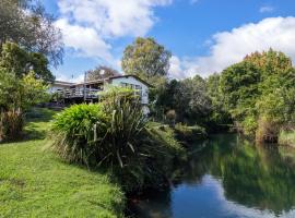 ホテル写真: Classical Lockwood house nearby the stream