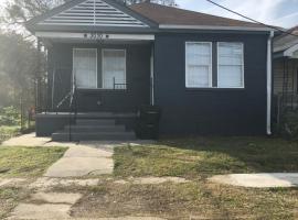 होटल की एक तस्वीर: 3BD/2BA/SLEEPS 6 ~ DOWNTOWN NOLA