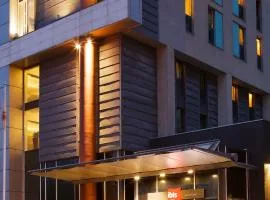 伦敦码头区卓越宜必思酒店