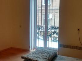 Photo de l’hôtel: Apartment with a balcony in the old city