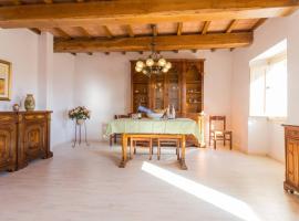 Фотография гостиницы: Villa Costanzi: Comfy Apartment Below The Cucco