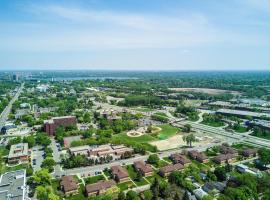 Hotel Photo: 18a 4BR Uptown/Edina