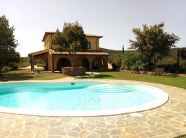 Хотел снимка: Potassa Villa Sleeps 6 Pool WiFi