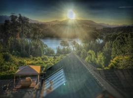 Puerto Manzano Suites and Glamping by Visionnaire, khách sạn ở Villa La Angostura