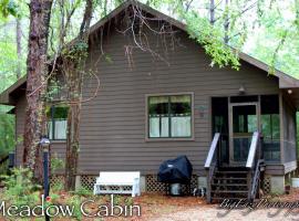 מלון צילום: The Meadow Cabin
