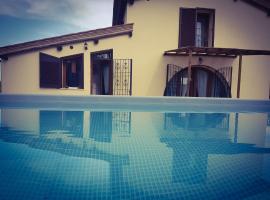 Hotel Photo: Le Scotte Villa Sleeps 6 Pool Air Con WiFi