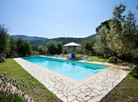 Hotel fotografie: Linari Villa Sleeps 18 Pool WiFi