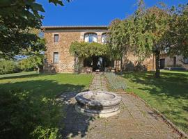 호텔 사진: Pienza Villa Sleeps 12 Pool WiFi