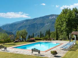 Foto di Hotel: San Romano Villa Sleeps 10 Pool Air Con WiFi