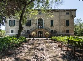 Zdjęcie hotelu: LUMINOSO APPARTAMENTO IN VILLA CON PISCINA