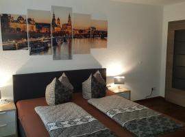 Hotel Photo: Ferienwohnung oder Studio Dresden-Neustadt inkl Parkplatz mit Balkon oder Terrasse