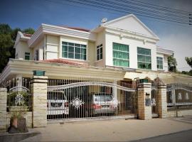 Hotel Photo: House No 2/2A, Taman Kingfisher Park 4, Phase 5A