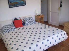 Hotel Photo: La Caleta Villa Sleeps 6 WiFi