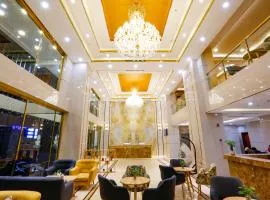 Diamond Pearl Hotel ,Phnom Penh,Royel Palace, Mekong RIver,Swimming Pool