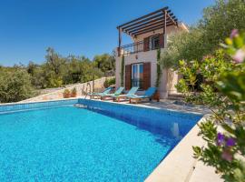 Фотография гостиницы: Milna Villa Sleeps 6 Pool Air Con WiFi