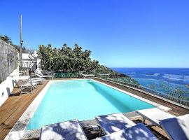 ホテル写真: Sirenuse Villa Sleeps 8 Pool Air Con WiFi
