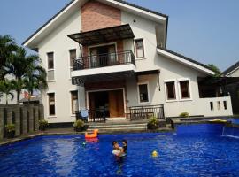 A picture of the hotel: Pesona Air - Villa and Private Pool