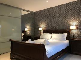 Fotos de Hotel: Luxurious 5 Star Belfast City Centre Apartment