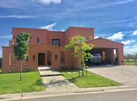 Fotos de Hotel: Casa Barrio Cerrado con Laguna