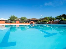 Camping Domaine de Chaussy, hotel v destinaci Lagorce