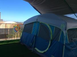 Hotel Photo: Sandprints Rooftop Camping