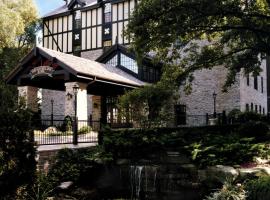 होटल की एक तस्वीर: Old Mill Toronto Hotel