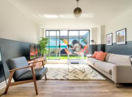Hotel foto: Buchanan St Style Mile Apartment with Original Mural and Terrace