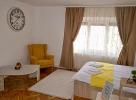 Foto do Hotel: Central apartment with BIG room, WiFi, TV, Washer