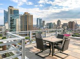 รูปภาพของโรงแรม: The One bedroom - One bath your looking for (Dwntwn MKE)