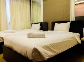 होटल की एक तस्वीर: Luxurious 3BR Senopati Suites Apartment near SCBD By Travelio