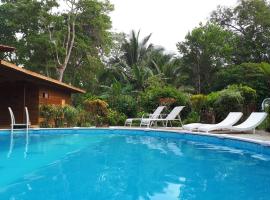 Playa Bluff Lodge, ξενοδοχείο στο Μπόκας ντελ Τόρο