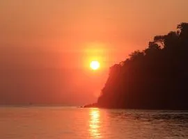 COCONUT BEACH BUNGALOWs & WARUNG 2