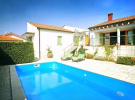 A picture of the hotel: Spacious Villa in Parecag with a Swimming Pool