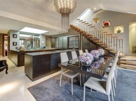 Фотография гостиницы: Nice 4bd in central London