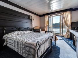 Hotel kuvat: APARTMENT BY THE RIVER, City Center