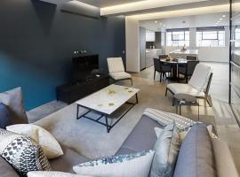 Hotel Photo: a luxurious three-bedroom apartment