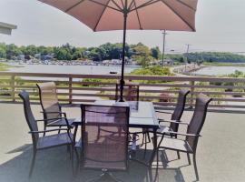 Caster Holdings, ξενοδοχείο σε Mystic