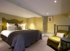 54 Queen's Gate Hotel
