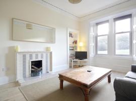 호텔 사진: Spacious & bright two bed flat beside Arthur Seat