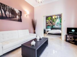 รูปภาพของโรงแรม: Bright apartment with 2 bedrooms next to the sea